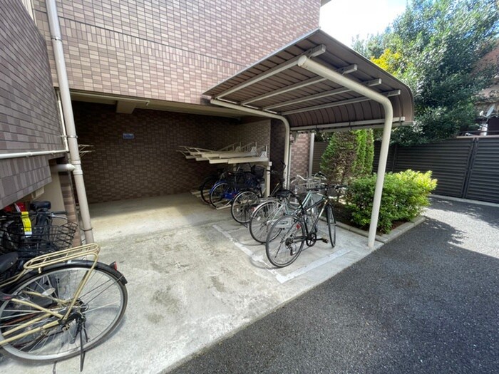 物件外観写真6　(駐輪場)