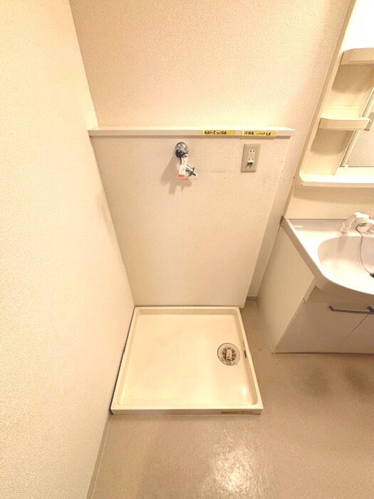 物件内観写真15　(洗濯機置場)