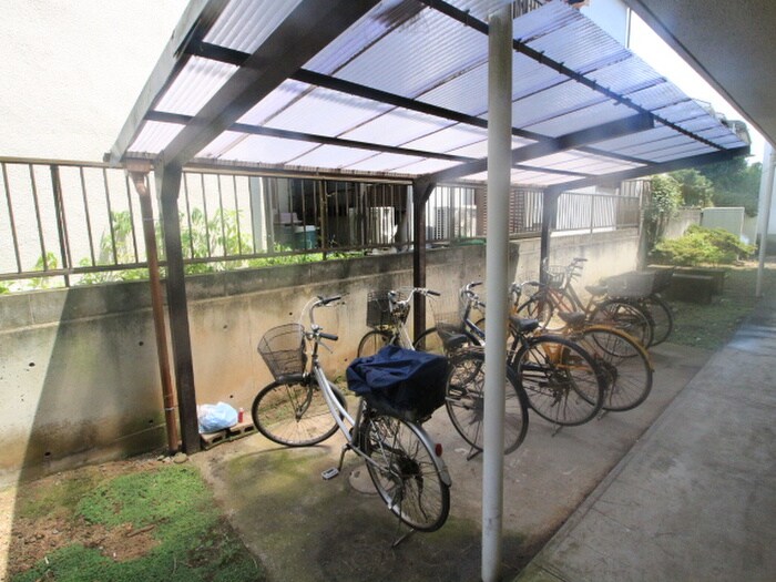 物件外観写真3　(駐輪場)