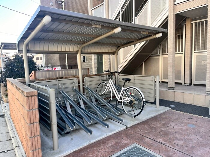 物件外観写真3　(駐輪場)