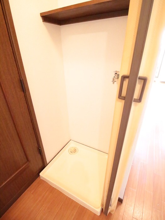 物件内観写真12　(洗濯機置場)