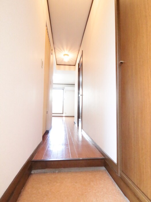 物件内観写真18　(玄関)