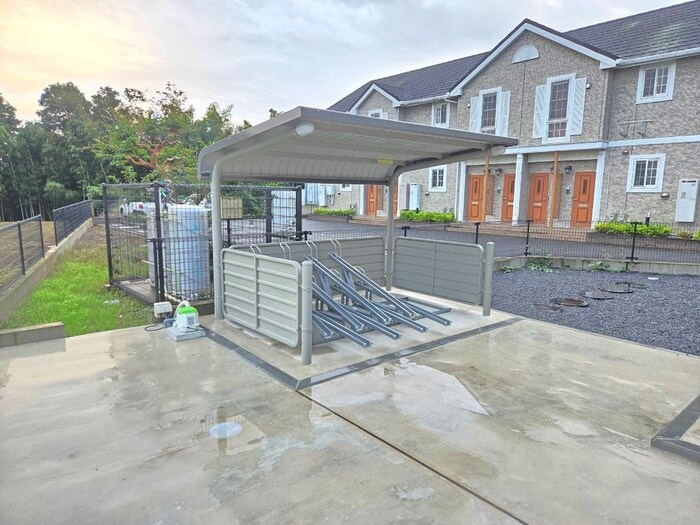 物件外観写真3　(駐輪場)