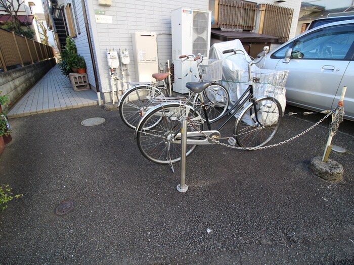 物件外観写真4　(駐輪場)