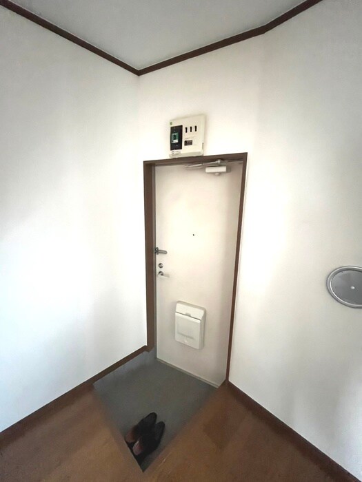 物件内観写真16　(玄関)