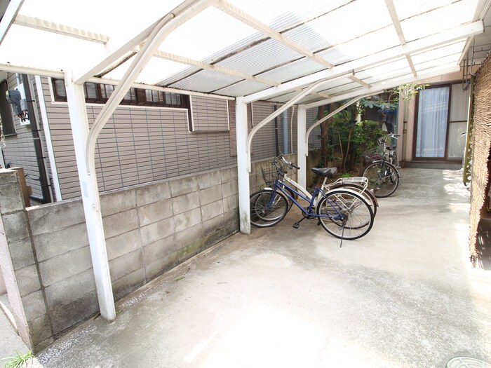 物件外観写真5　(駐輪場)
