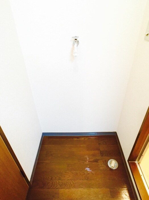 物件内観写真14　(洗濯機置場)