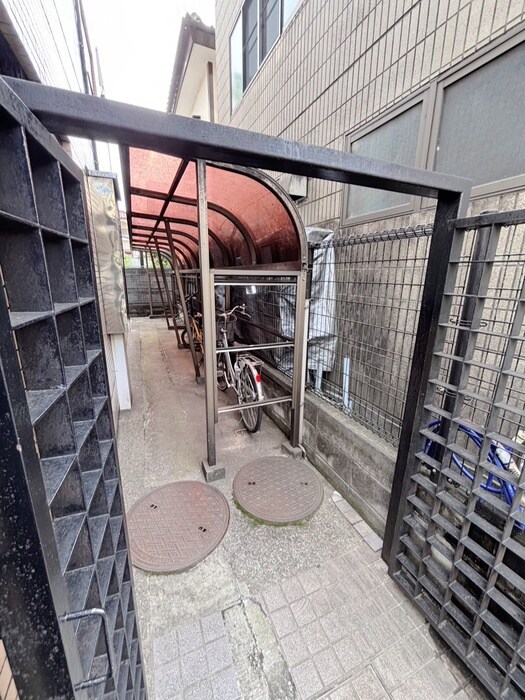 物件外観写真3　(エントランス部分)