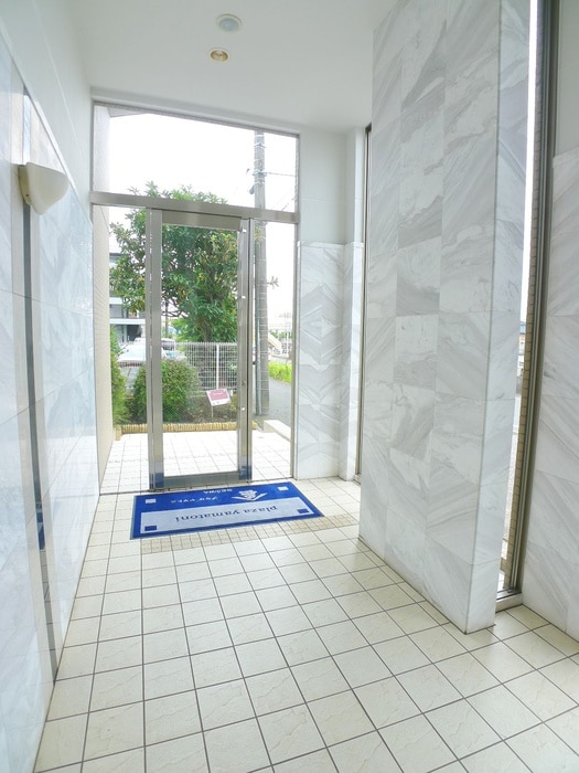 物件外観写真5　(エントランス部分)