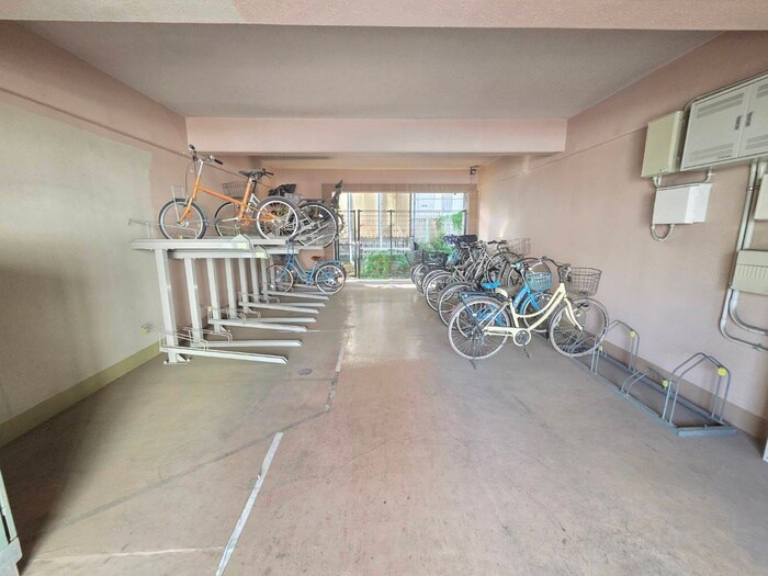 物件外観写真5　(駐輪場)