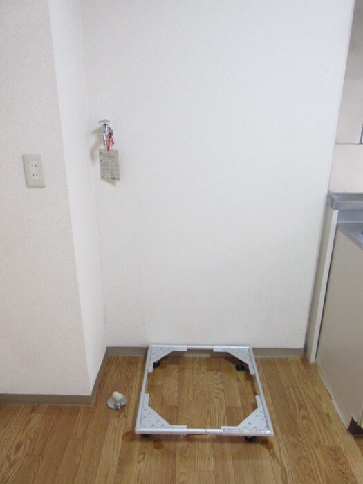 物件内観写真12　(洗濯機置場)