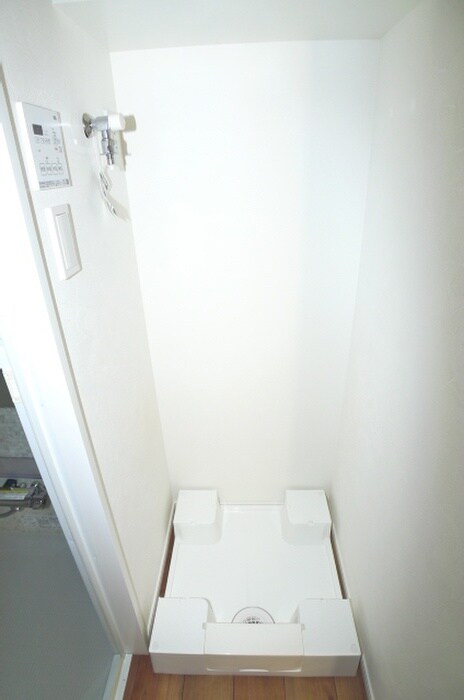 物件内観写真13　(洗濯機置場)