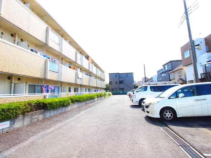 物件外観写真4　(駐車場)