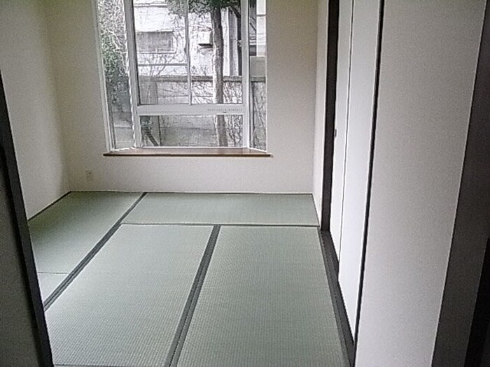 物件内観写真10　(室内からの展望)