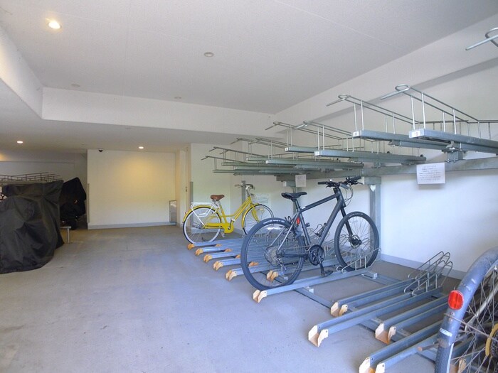 ＡＺＥＳＴ千住(701)の駐輪場