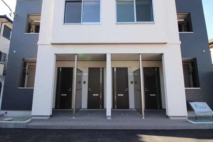 物件外観写真2　(エントランス部分)