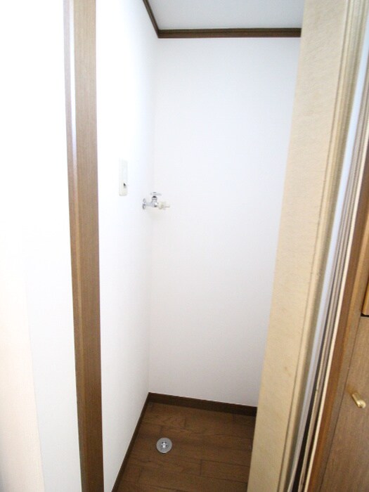 物件内観写真11　(洗濯機置場)