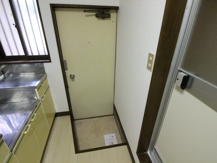 物件内観写真15　(玄関)