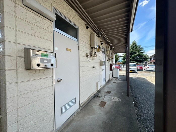 物件外観写真4　(エントランス部分)