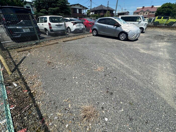 物件外観写真6　(駐車場)