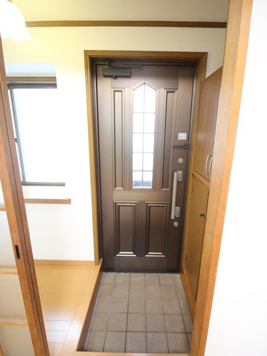 物件内観写真18　(玄関)