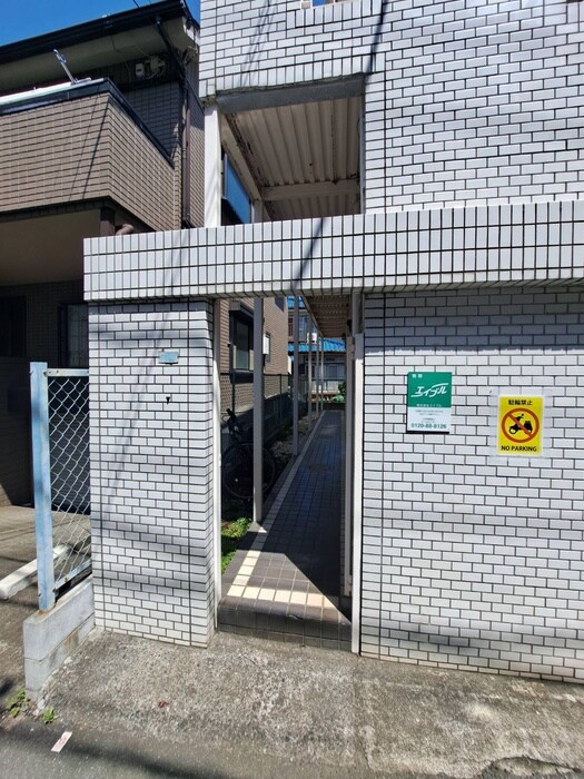 物件外観写真4　(エントランス部分)