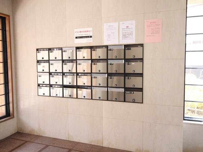 物件外観写真4　(エントランス部分)