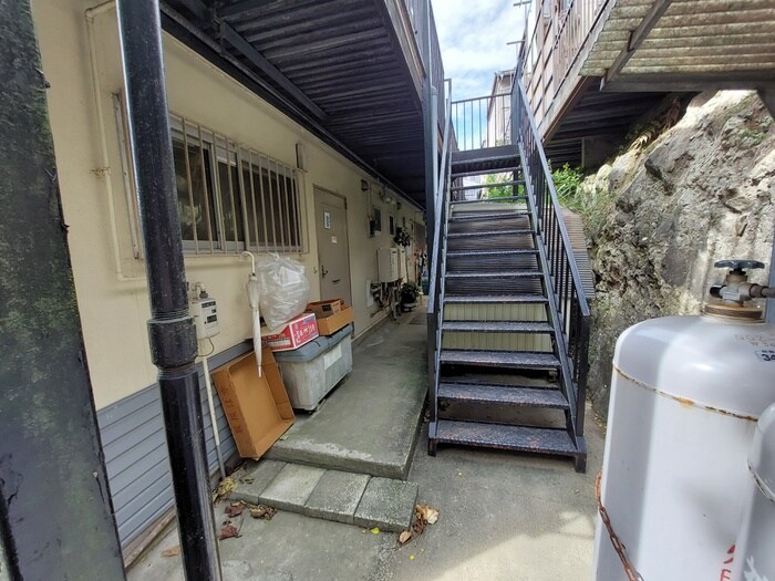 物件外観写真3　(エントランス部分)