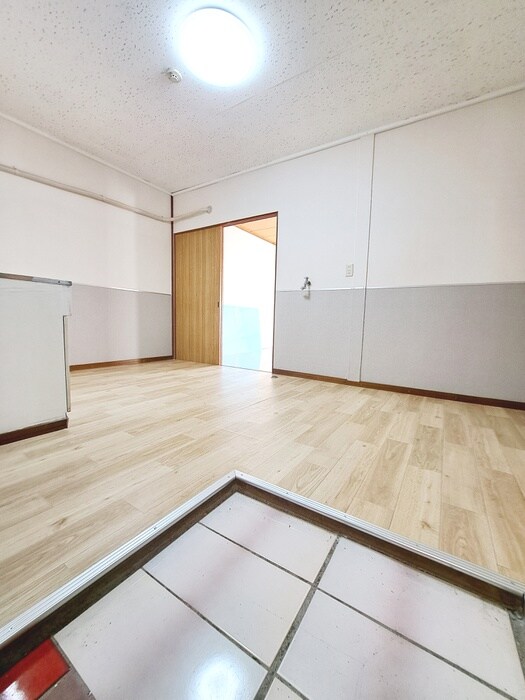 物件内観写真16　(玄関)