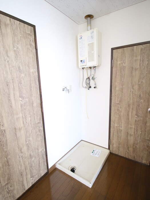 物件内観写真14　(洗濯機置場)