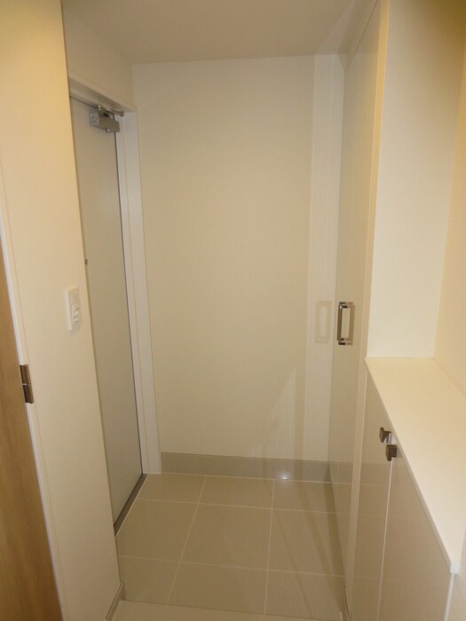 物件内観写真10　(玄関)