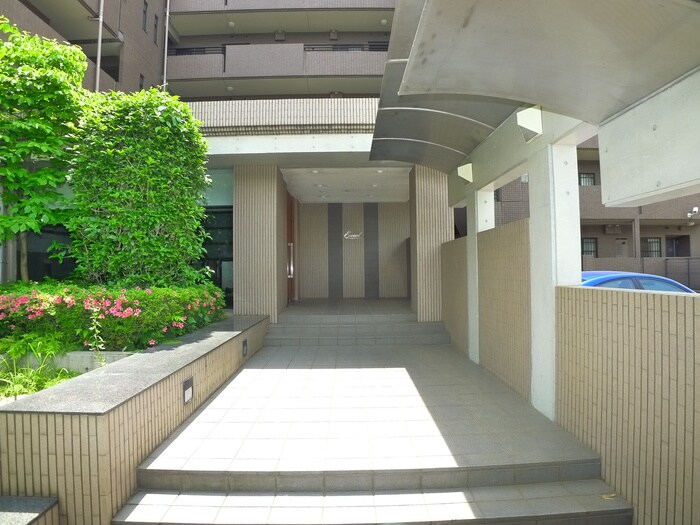 物件外観写真4　(エントランス部分)