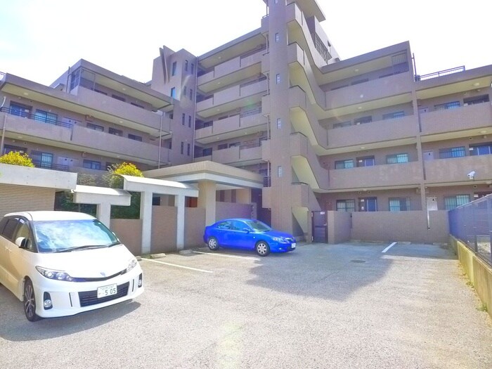 物件外観写真5　(駐車場)