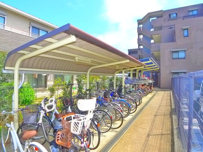 物件外観写真6　(駐輪場)