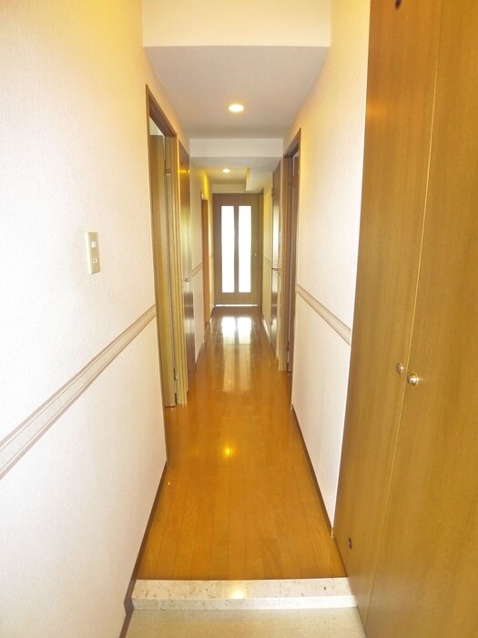 物件内観写真16　(廊下)
