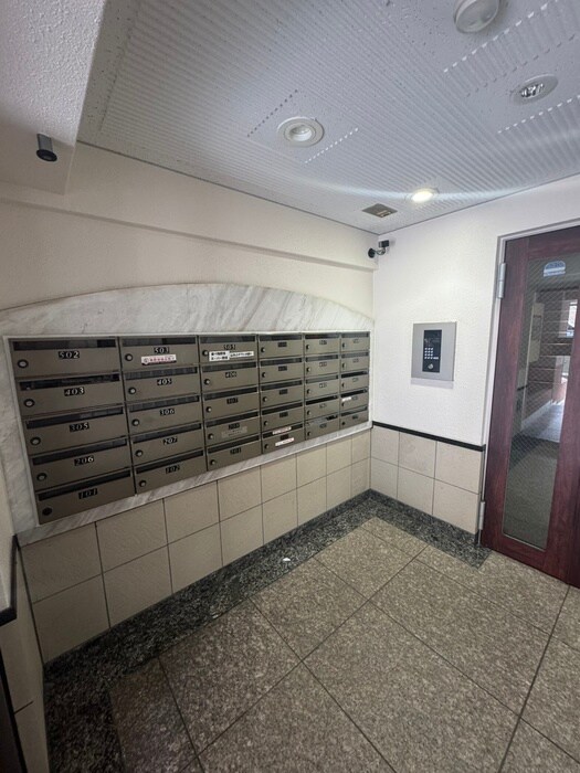 物件外観写真4　(エントランス部分)