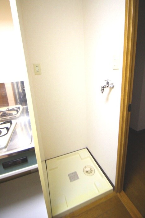 物件内観写真14　(洗濯機置場)