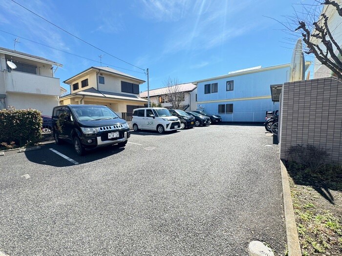 物件外観写真2　(駐車場)
