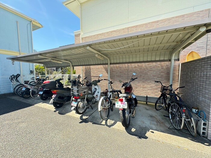物件外観写真3　(駐輪場)