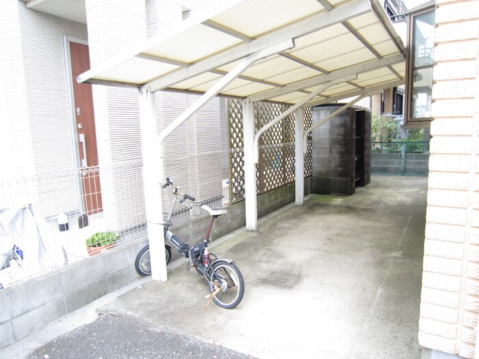 物件外観写真6　(駐輪場)