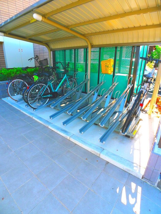 物件外観写真5　(駐輪場)