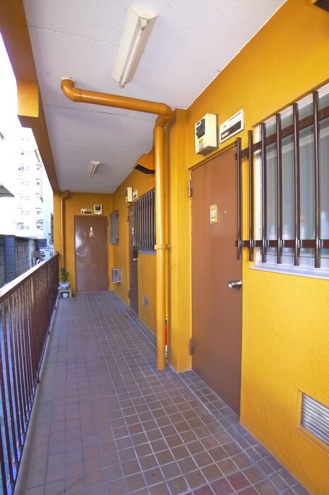 物件外観写真4　(エントランス部分)