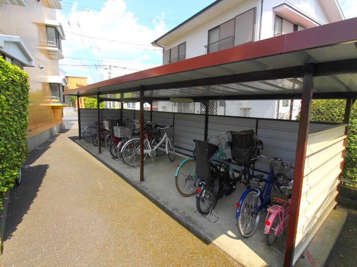 物件外観写真3　(駐輪場)