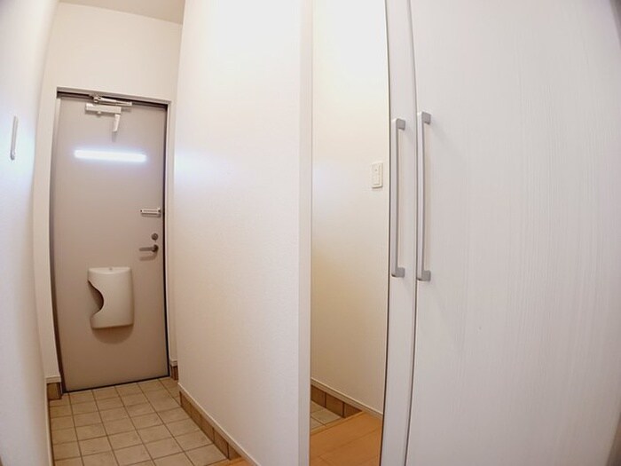 物件内観写真9　(玄関)