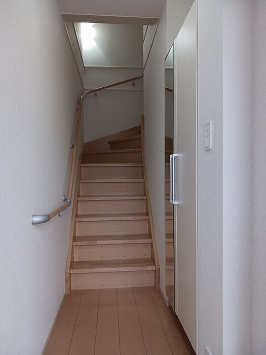 物件内観写真9　(玄関)