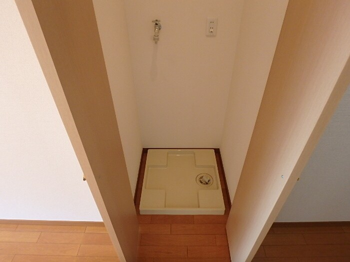 物件内観写真10　(洗濯機置場)