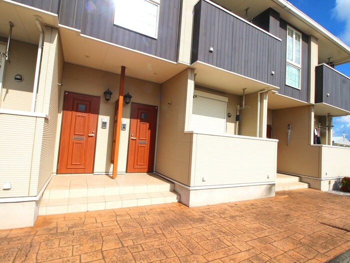 物件外観写真3　(エントランス部分)