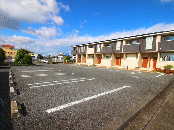 物件外観写真4　(駐車場)