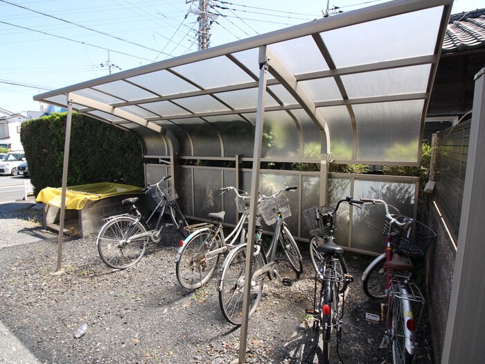 物件外観写真3　(駐輪場)