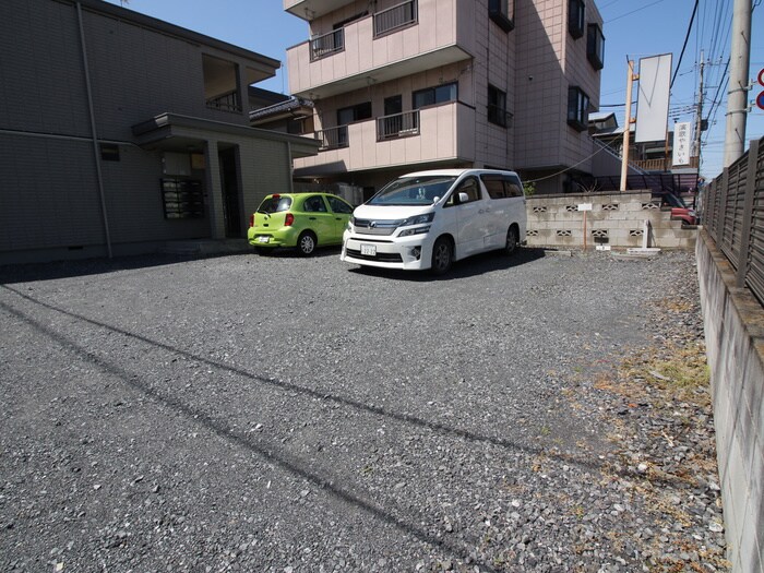 物件外観写真4　(駐車場)